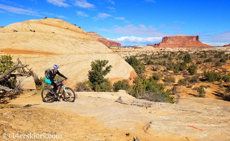 Mountain biking Navajo Rocks Chaco Loop in Moab