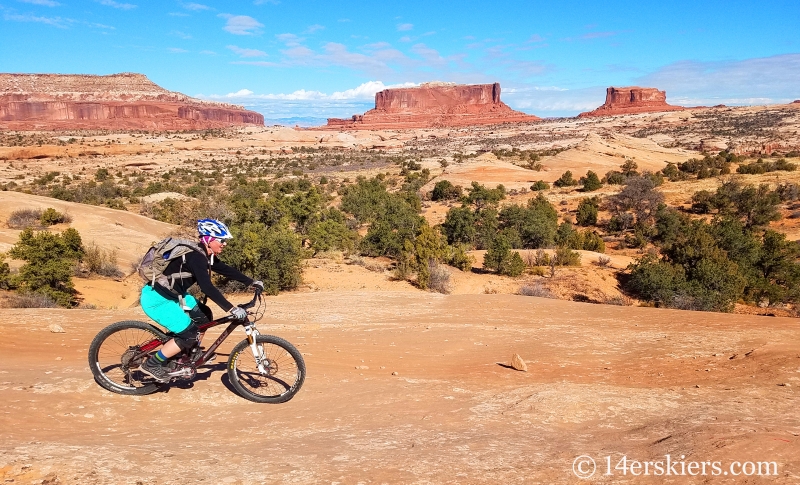 Mountain biking Navajo Rocks Chaco Loop in Moab