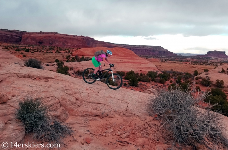 Mountain biking Navajo Rocks Chaco Loop in Moab