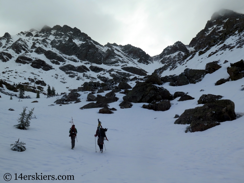 Hiking toward Kneeknocker Pass