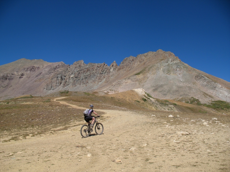 Mountain bike from Crested Butte to Aspen over Pearl Pass