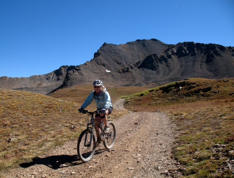 Mountain bike from Crested Butte to Aspen over Pearl Pass