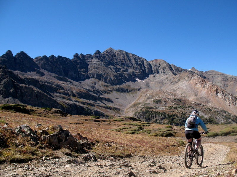 Mountain bike from Crested Butte to Aspen over Pearl Pass