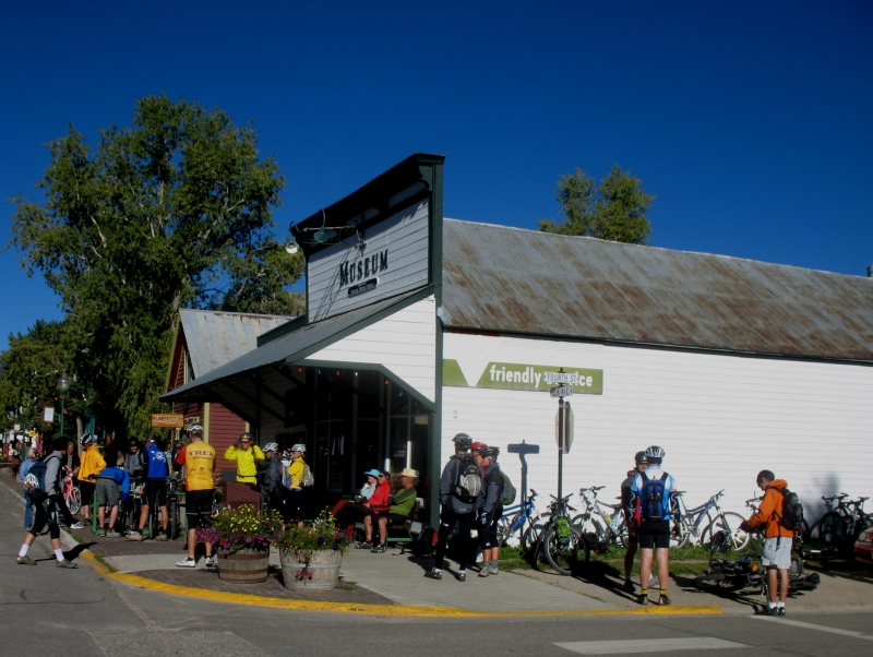 Mountain bike from Crested Butte to Aspen over Pearl Pass