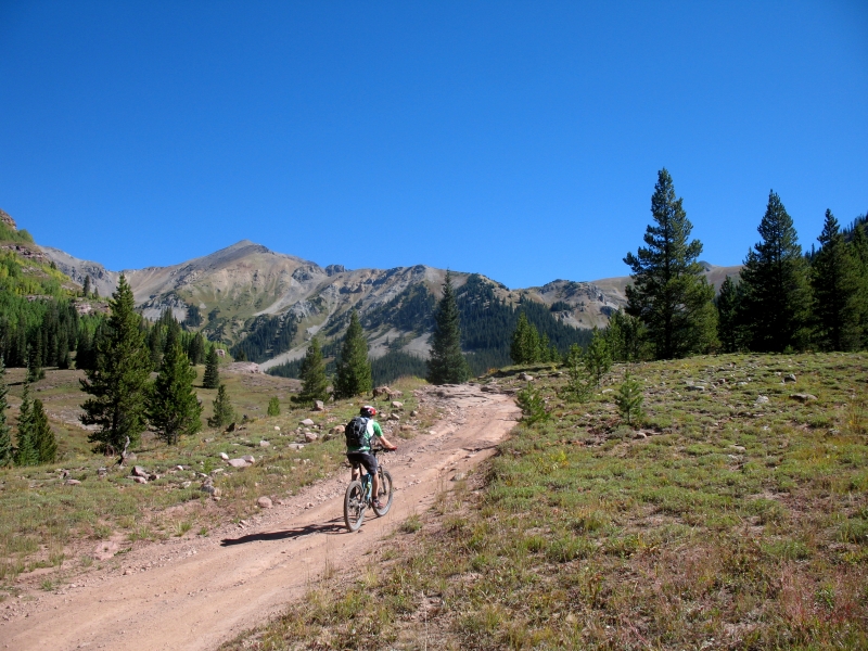 Mountain bike from Crested Butte to Aspen over Pearl Pass