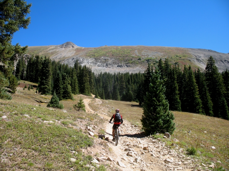 Mountain bike from Crested Butte to Aspen over Pearl Pass