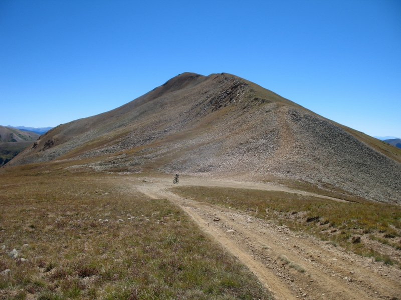 Mountain bike from Crested Butte to Aspen over Pearl Pass