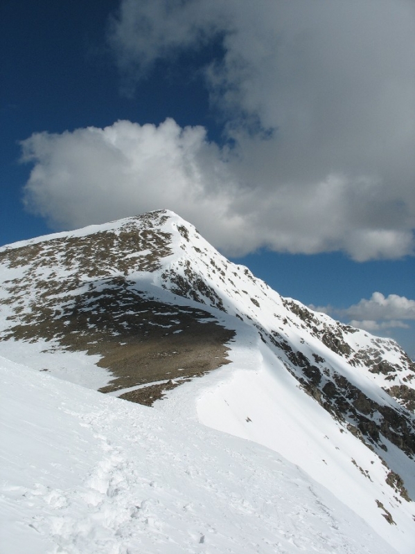 Ridge to the summit of Torreys Peak, backcountry skiing in Colorado