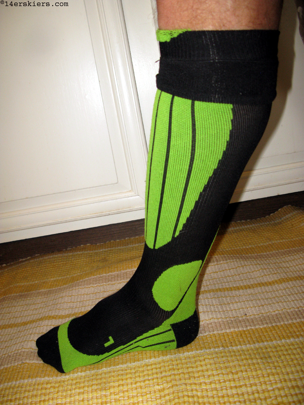 How to put on CEP compression socks 