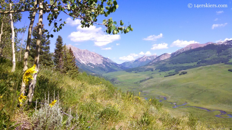 Hiking Meander trail in Crested Butte